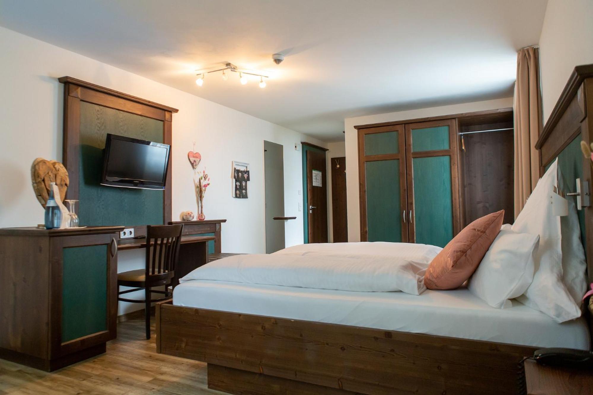 Hotel Restaurant Auerhahn Бад-Вильдбад Экстерьер фото