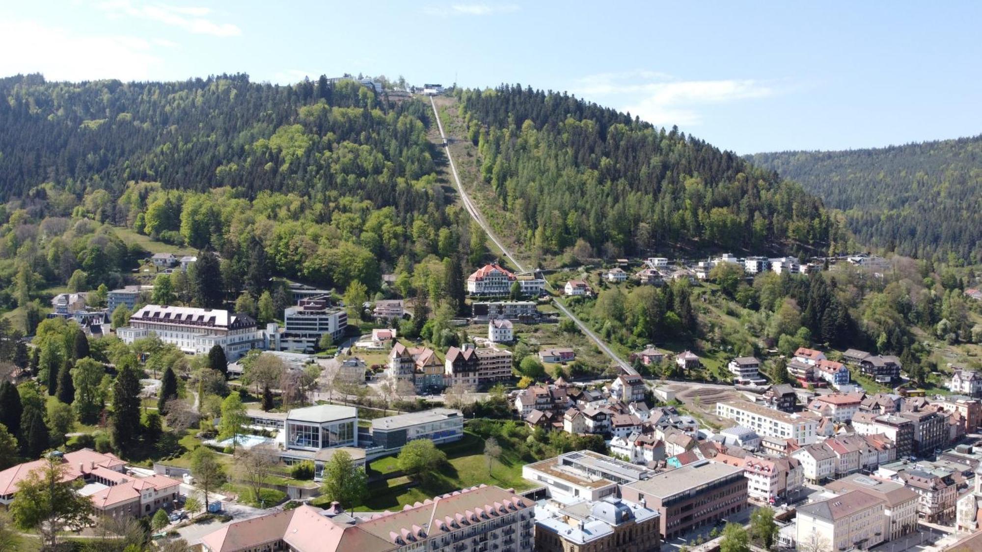 Hotel Restaurant Auerhahn Бад-Вильдбад Экстерьер фото