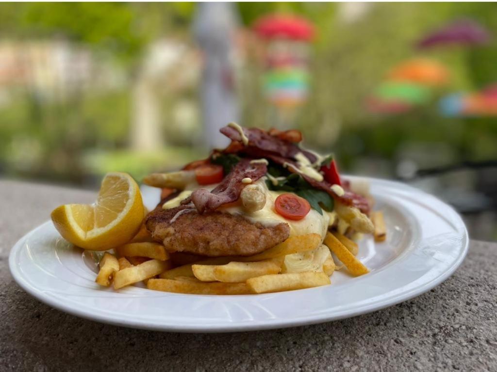 Hotel Restaurant Auerhahn Бад-Вильдбад Экстерьер фото